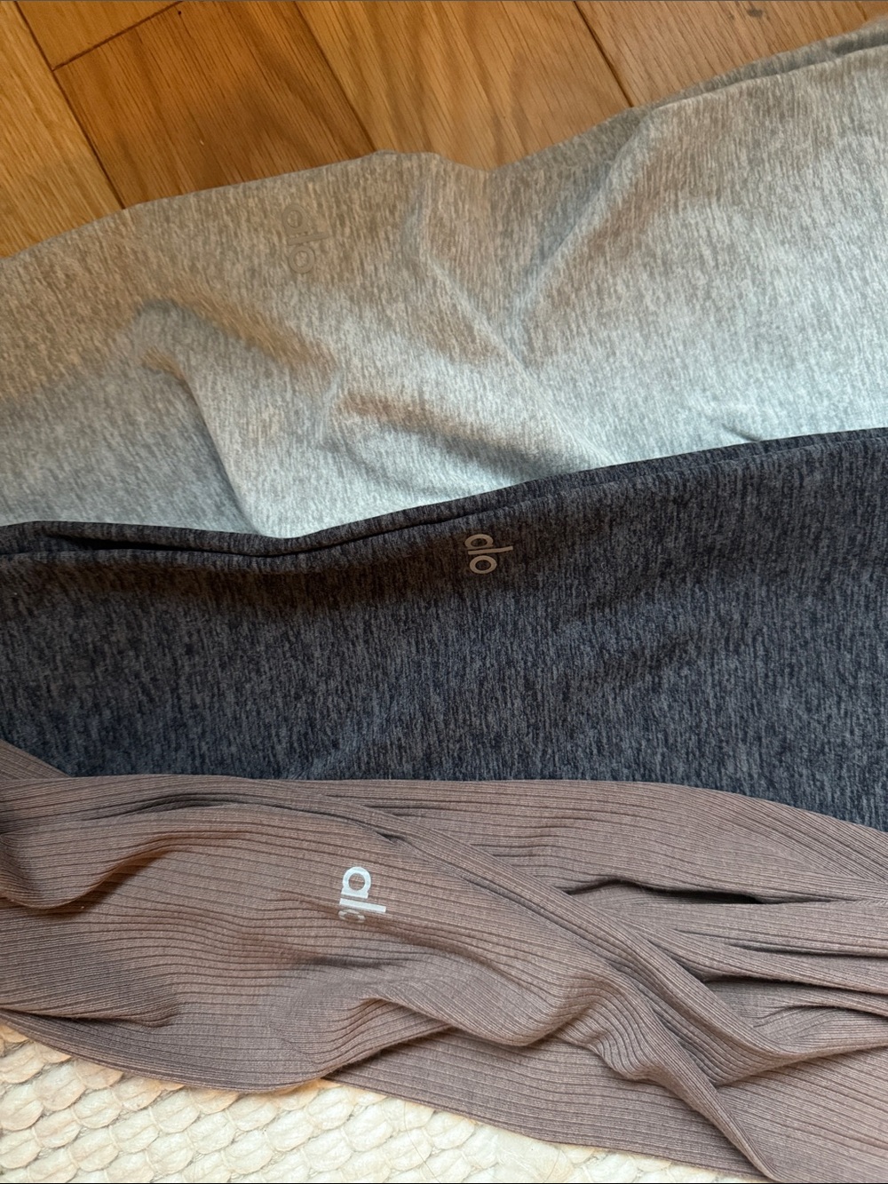 ALO legging bundle - Picture 2 of 6